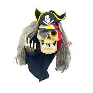 Gemmy Talking Skull Motion Activated Animated Pirate Plaque Halloween 2005 Works